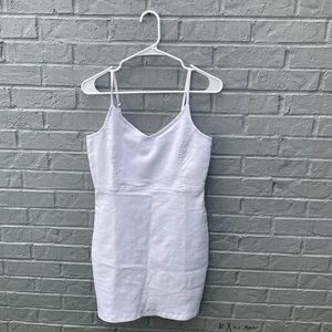 New dress without tag size Mediam Color white.